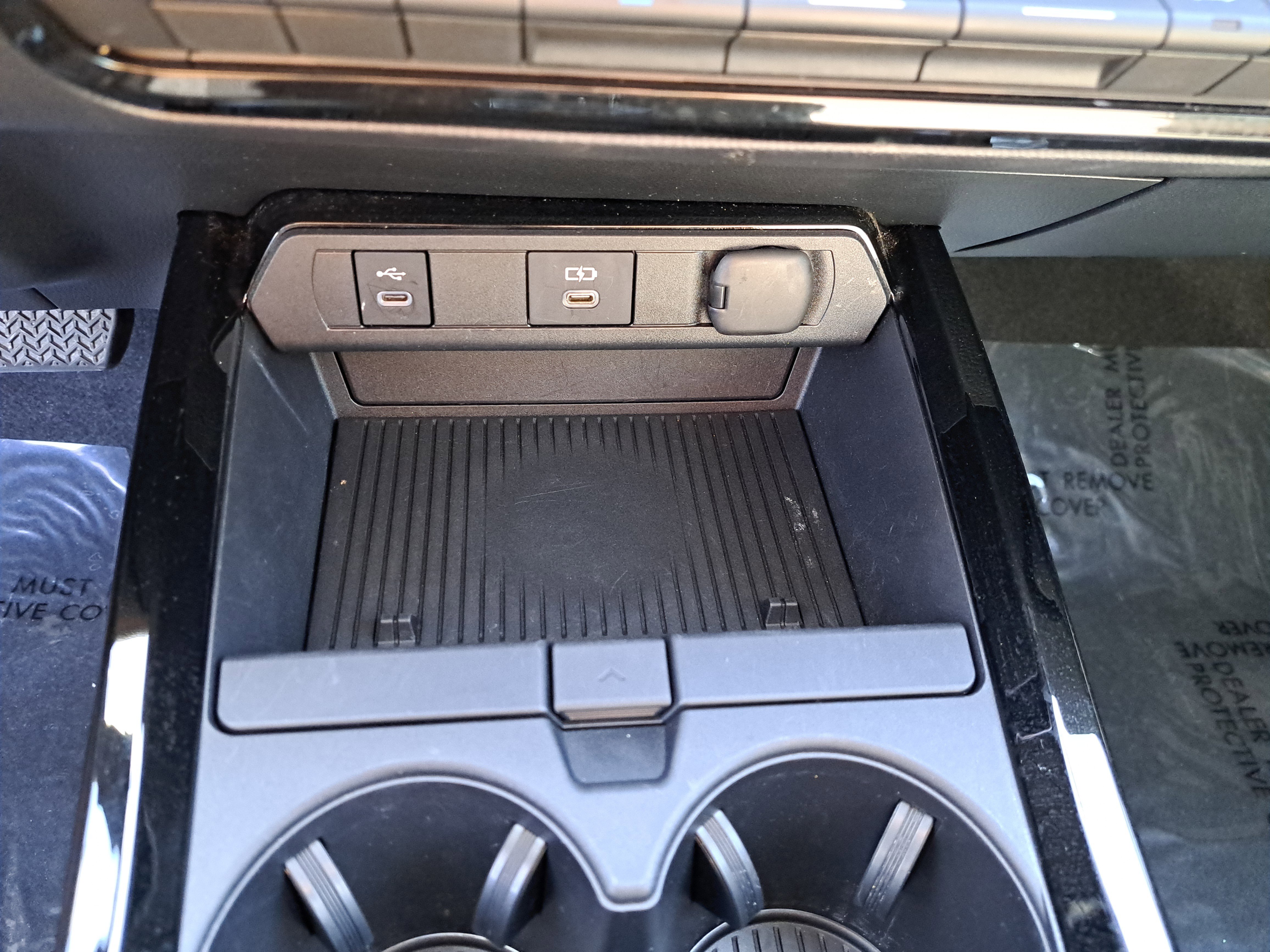 Used 2025 Toyota Prius LE FWD image 29