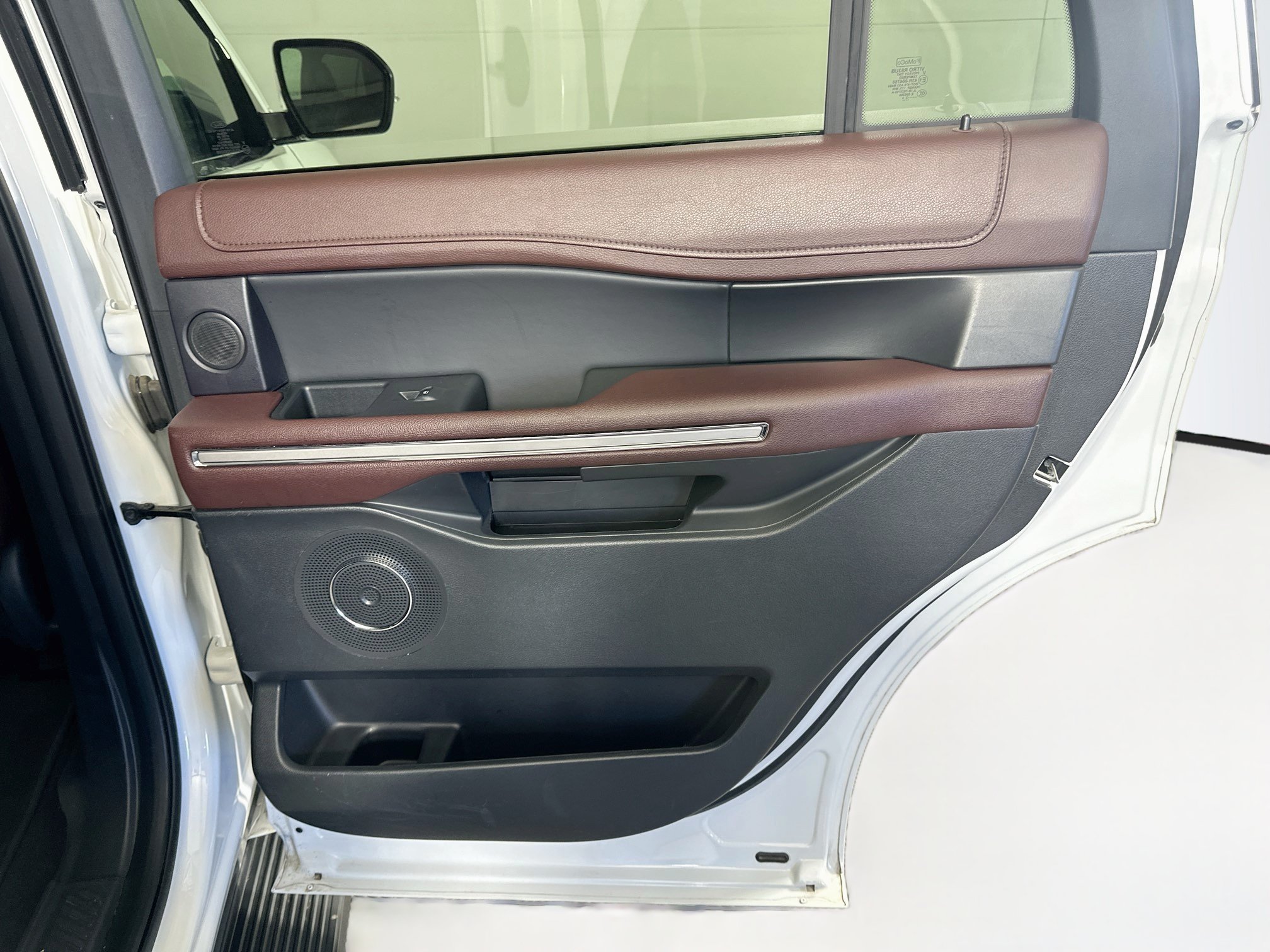 Used 2024 Ford Expedition Limited RWD image 32