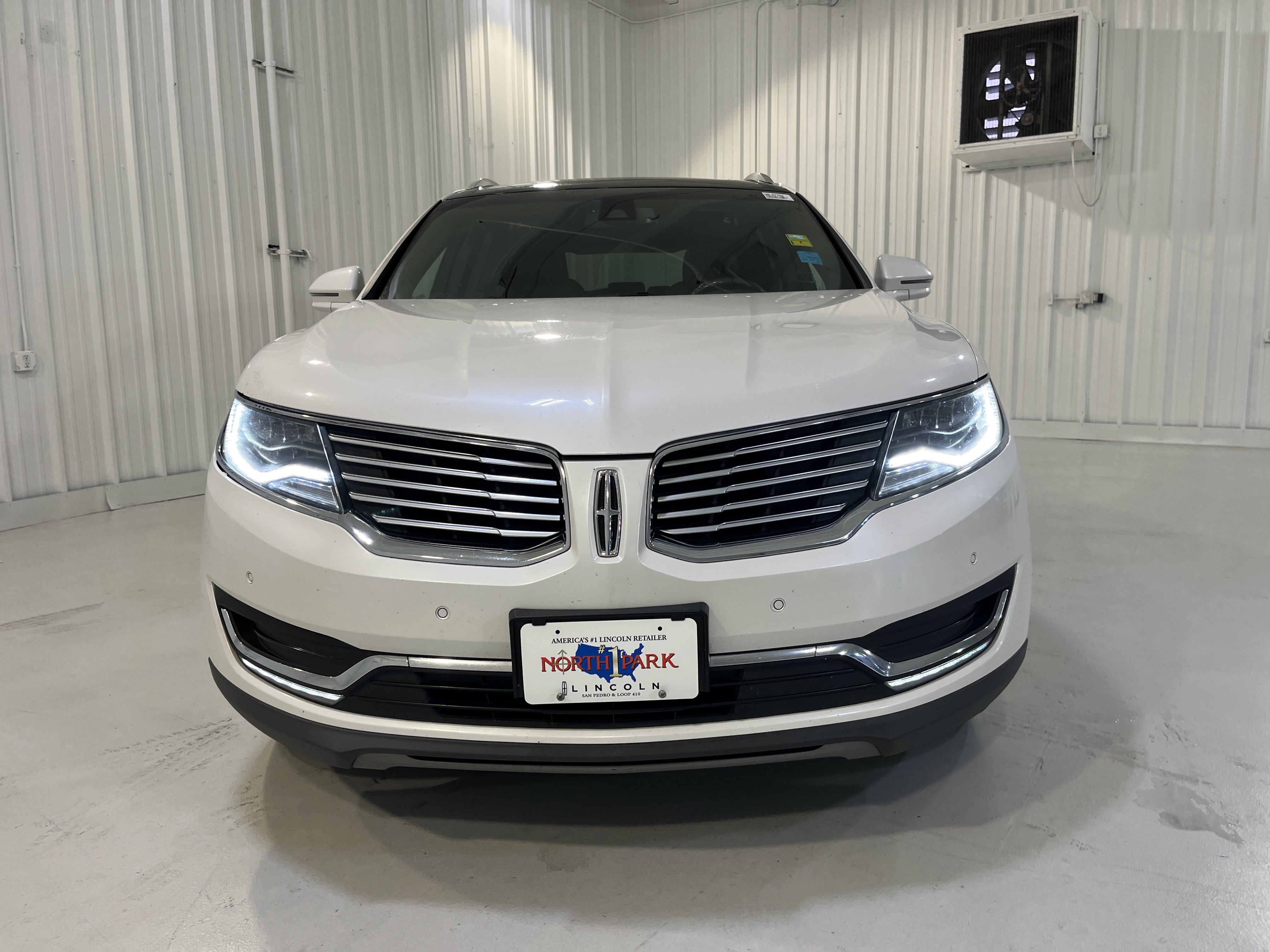 Used 2016 Lincoln MKX Reserve w/ Luxury Package AWD/4WD image 22