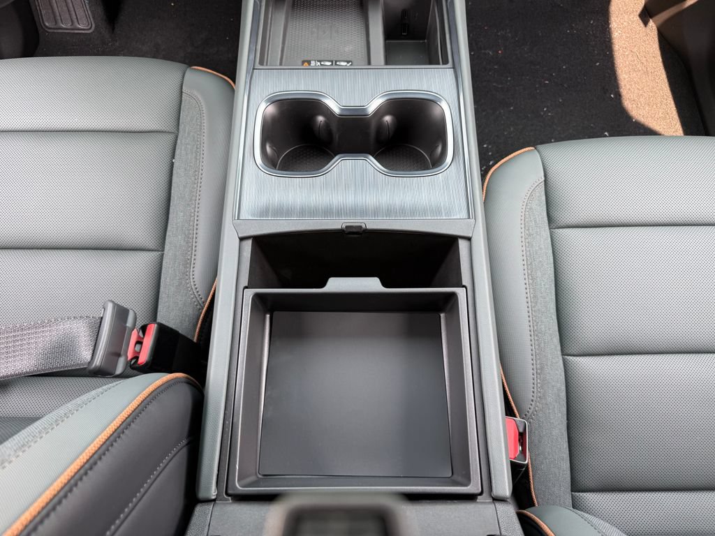 New 2026 GMC Acadia AT4 w/ Luxury Package AWD/4WD image 32