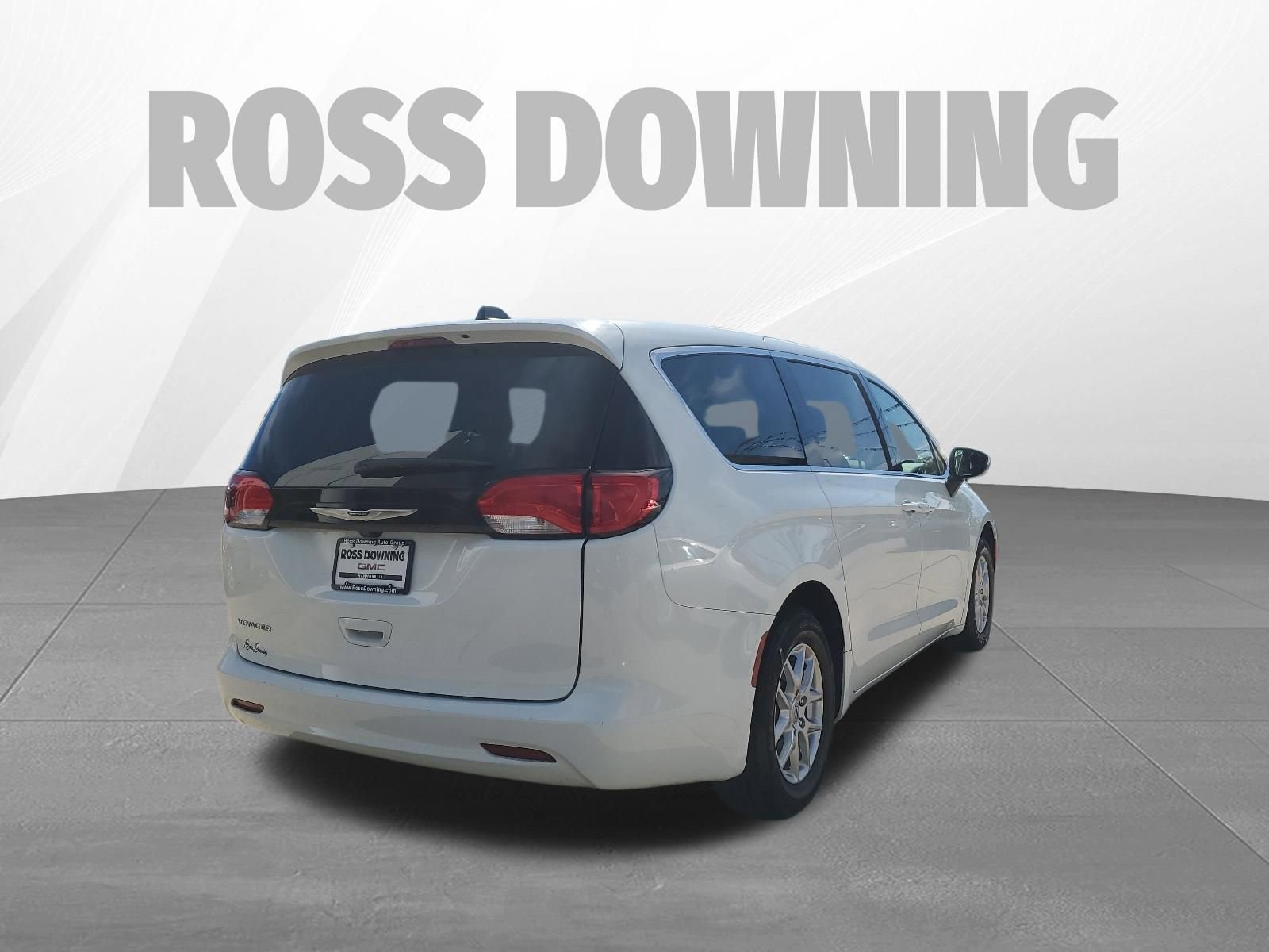 Used 2023 Chrysler Voyager LX image 4