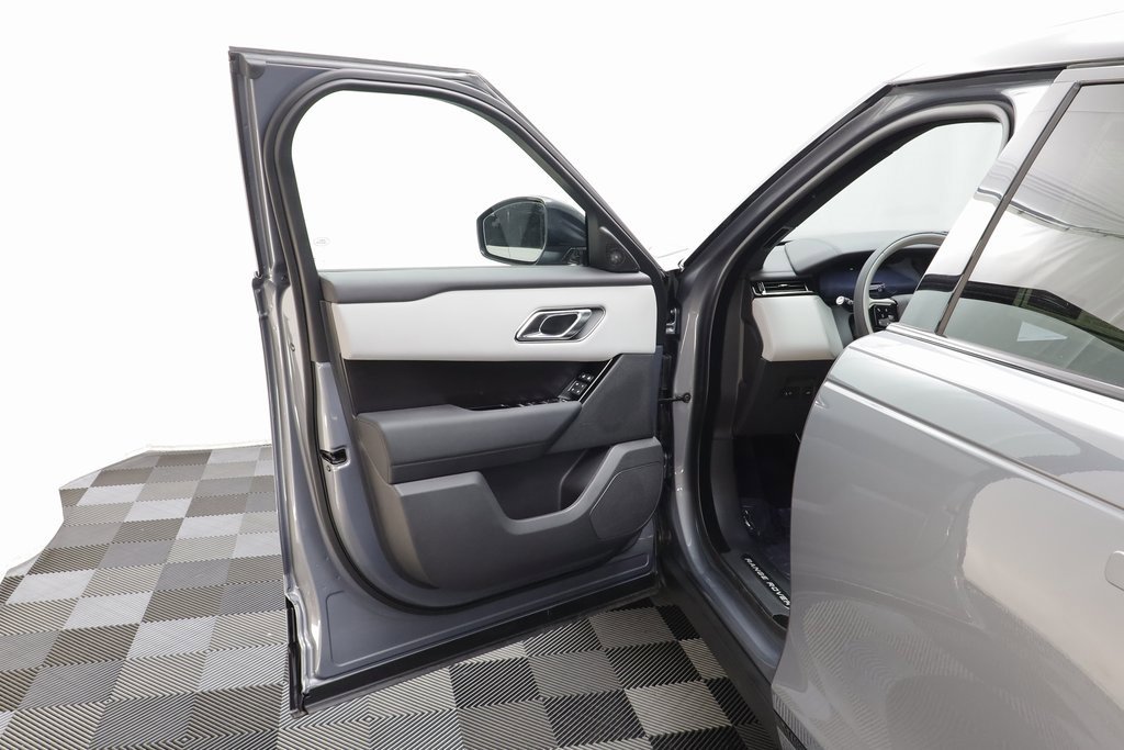 New 2026 Land Rover Range Rover Velar Dynamic SE image 5