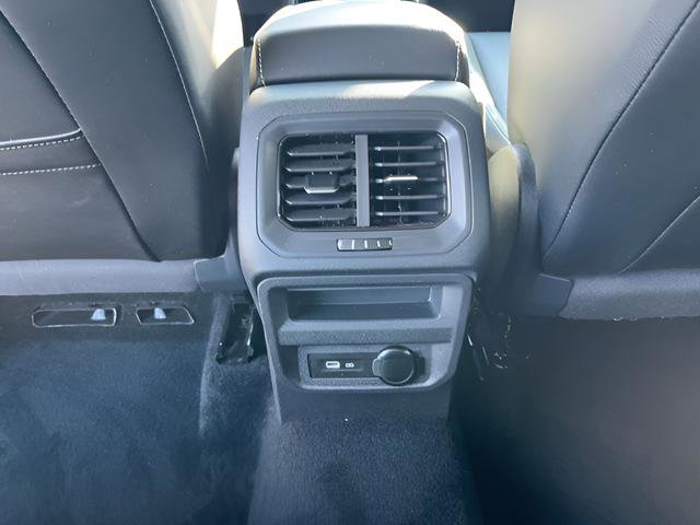 Used 2024 Volkswagen Tiguan SE image 30