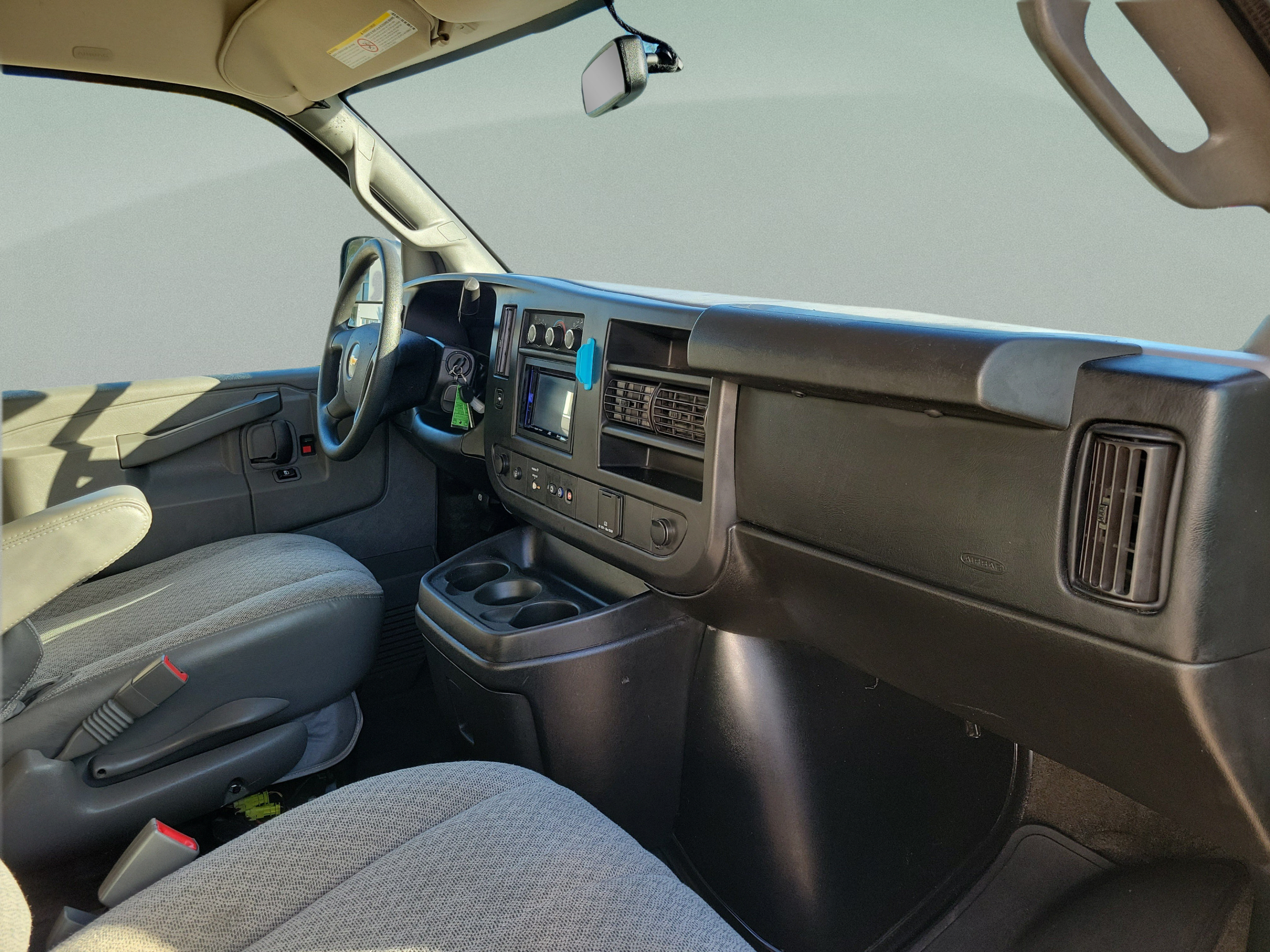 Used 2018 Chevrolet Express 3500 LT w/ LT Preferred Equipment Group RWD image 26