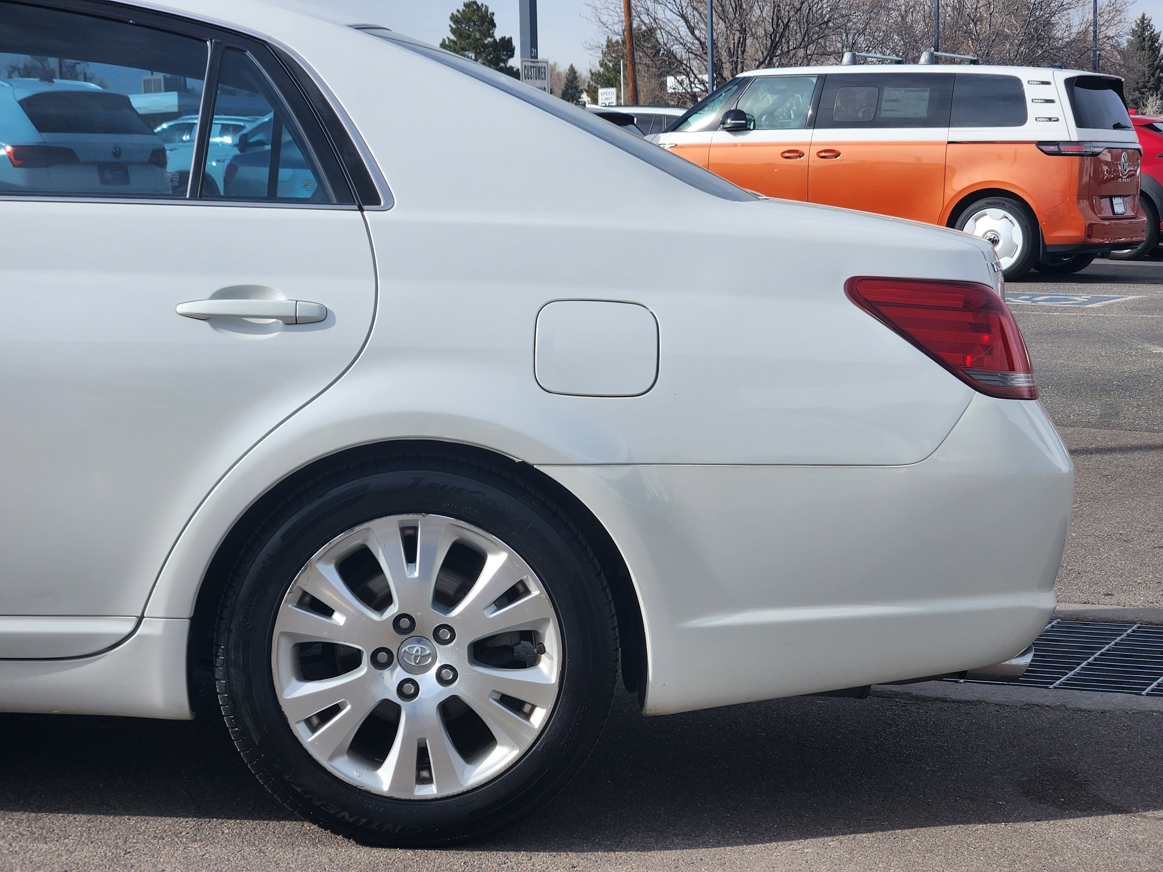 Used 2008 Toyota Avalon XLS FWD image 4