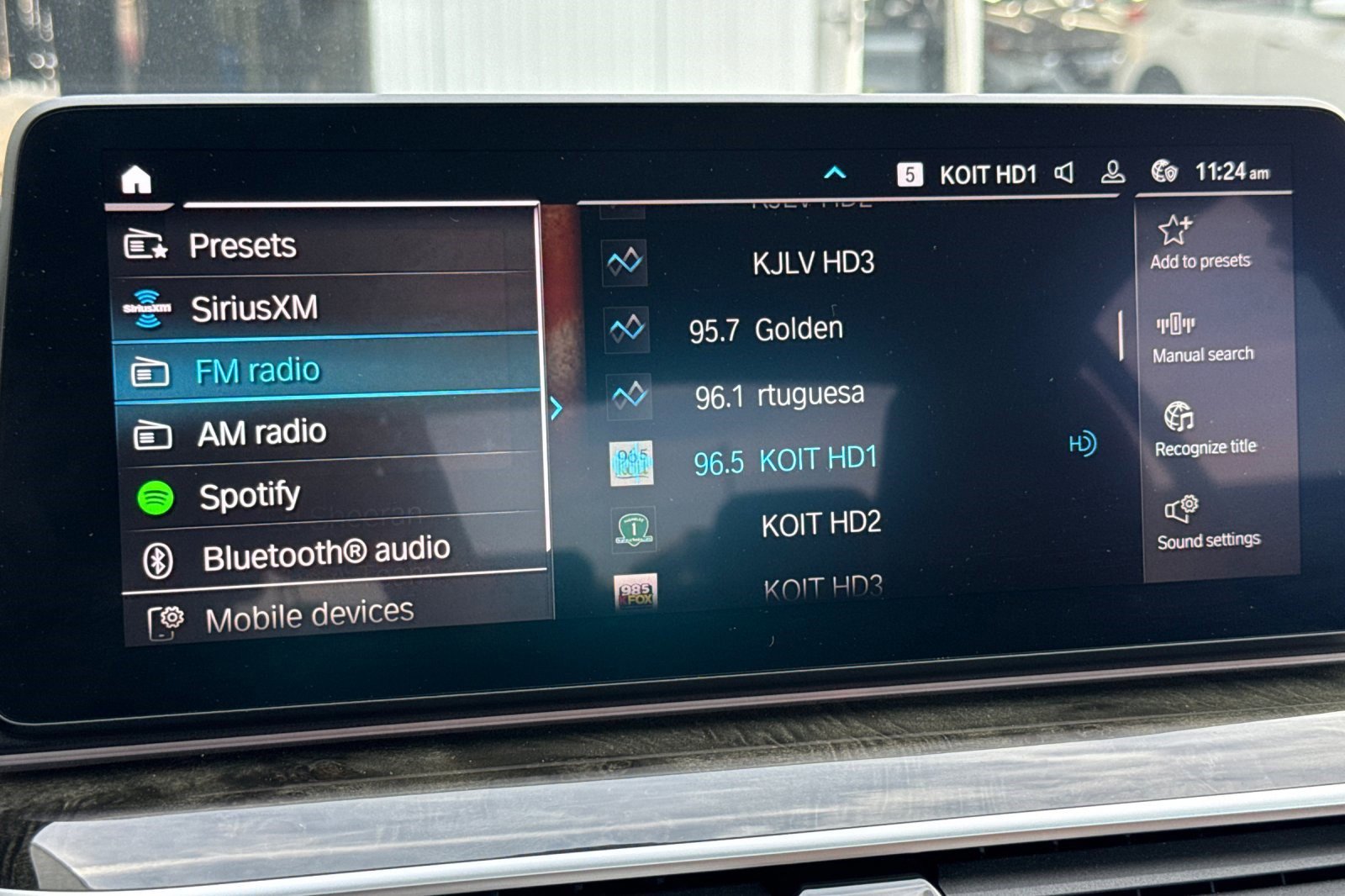 Used 2023 BMW 530e w/ Convenience Package image 22