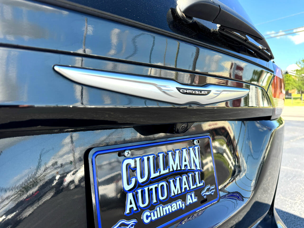 Used 2023 Chrysler Voyager LX image 8