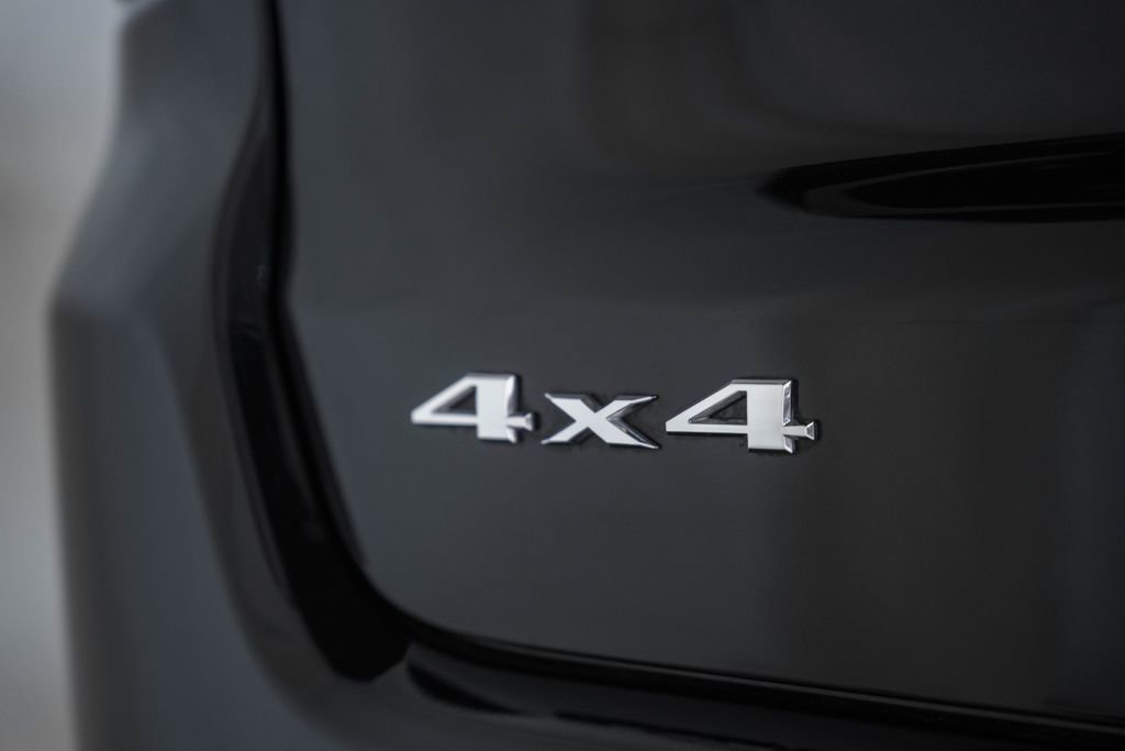 Used 2024 Jeep Compass Limited w/ Elite Group image 10