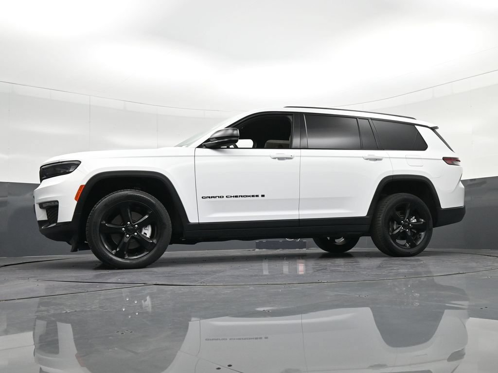 Used 2024 Jeep Grand Cherokee L Limited w/ Black Appearance Package AWD/4WD image 27