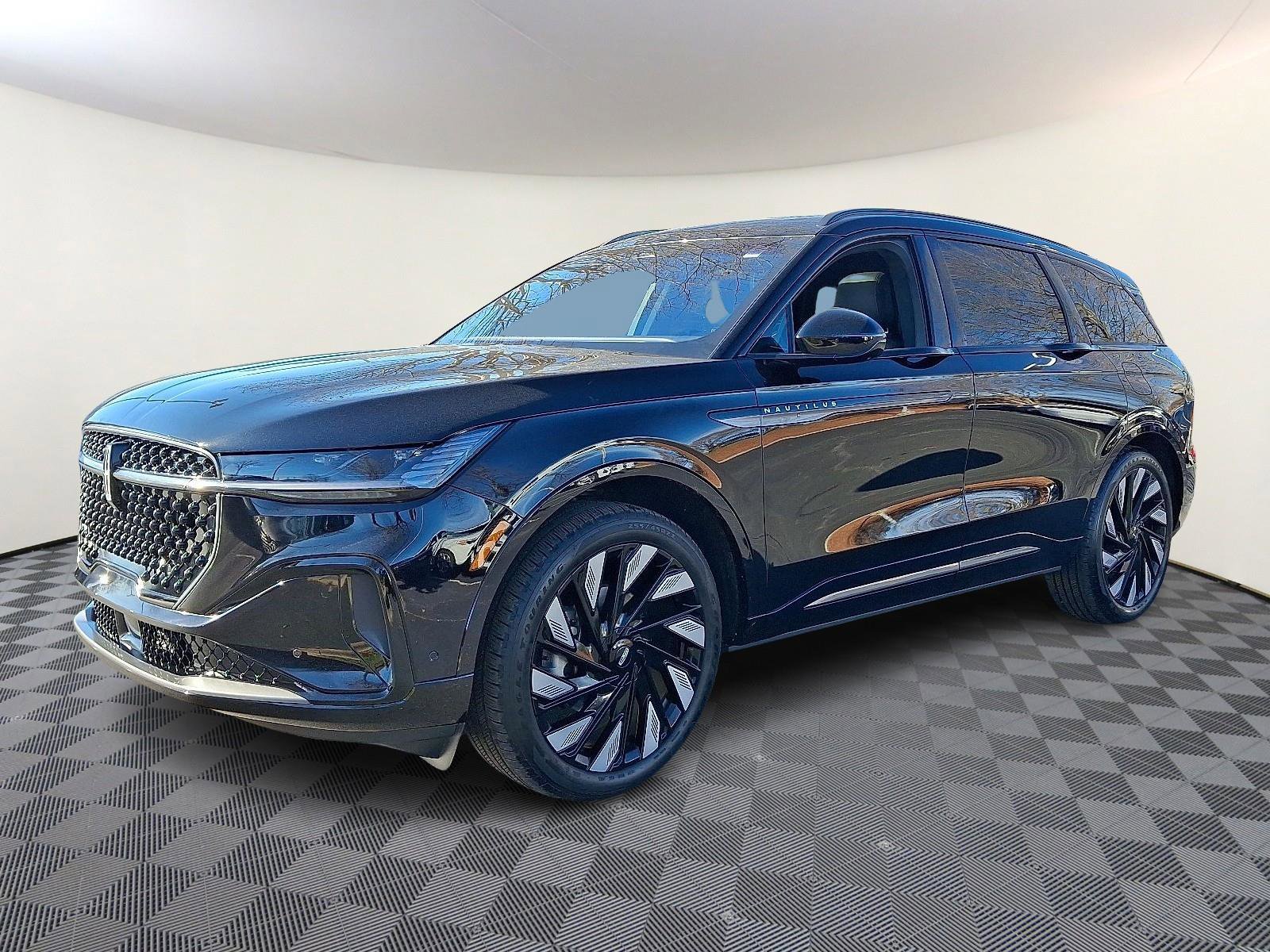 Used 2024 Lincoln Nautilus Reserve w/ Equipment Group 203A image 3