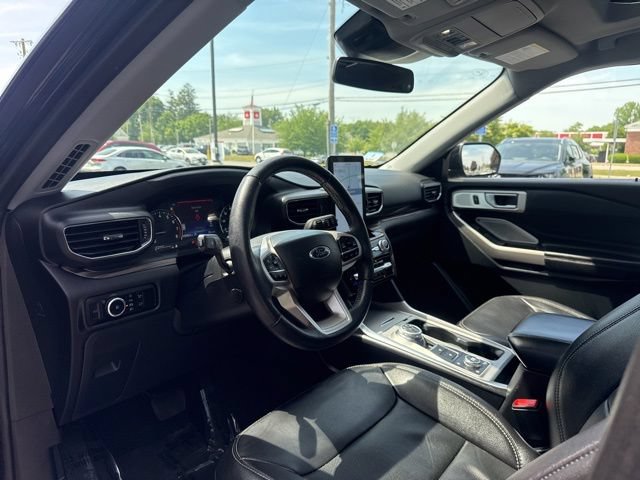 Used 2024 Ford Explorer Limited w/ Limited Technology Package AWD/4WD image 9