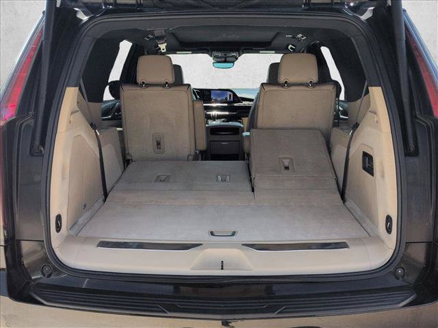 Used 2024 Cadillac Escalade Premium Luxury RWD image 6