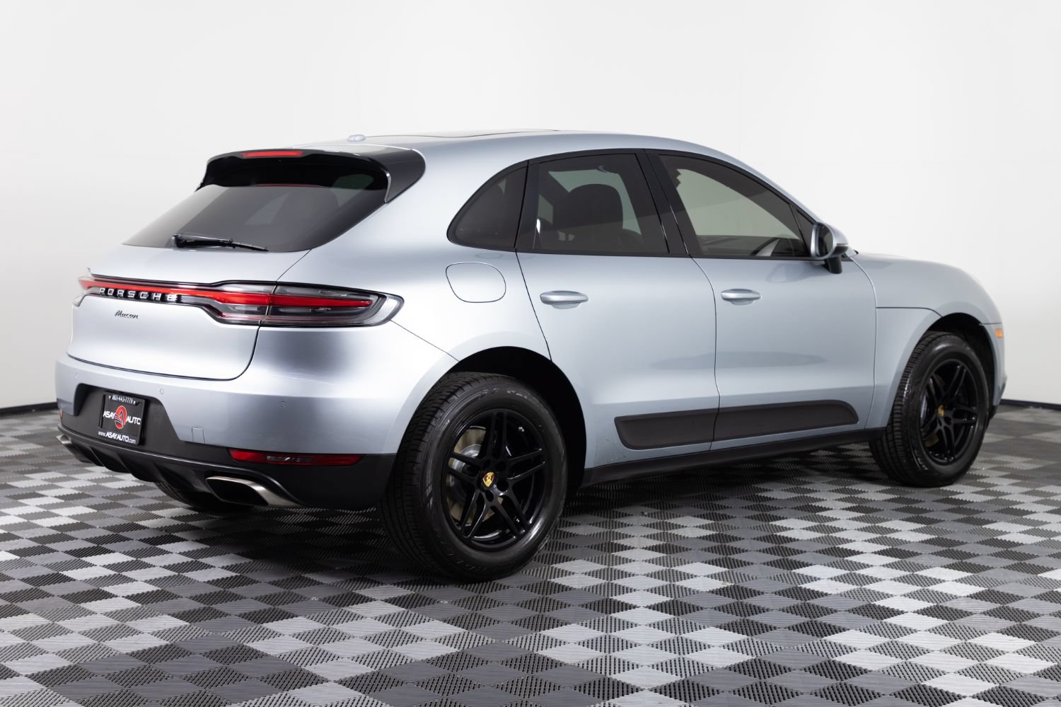 Used 2021 Porsche Macan AWD/4WD image 8