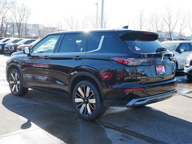 New 2026 Mitsubishi Outlander SE image 2