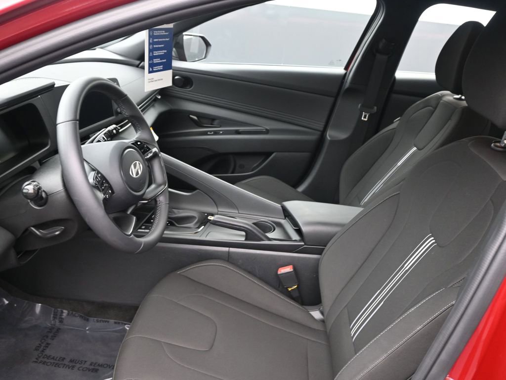 Certified 2025 Hyundai Elantra Sport image 33