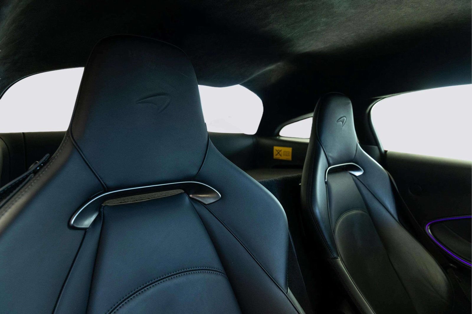 Used 2023 McLaren Artura RWD image 15