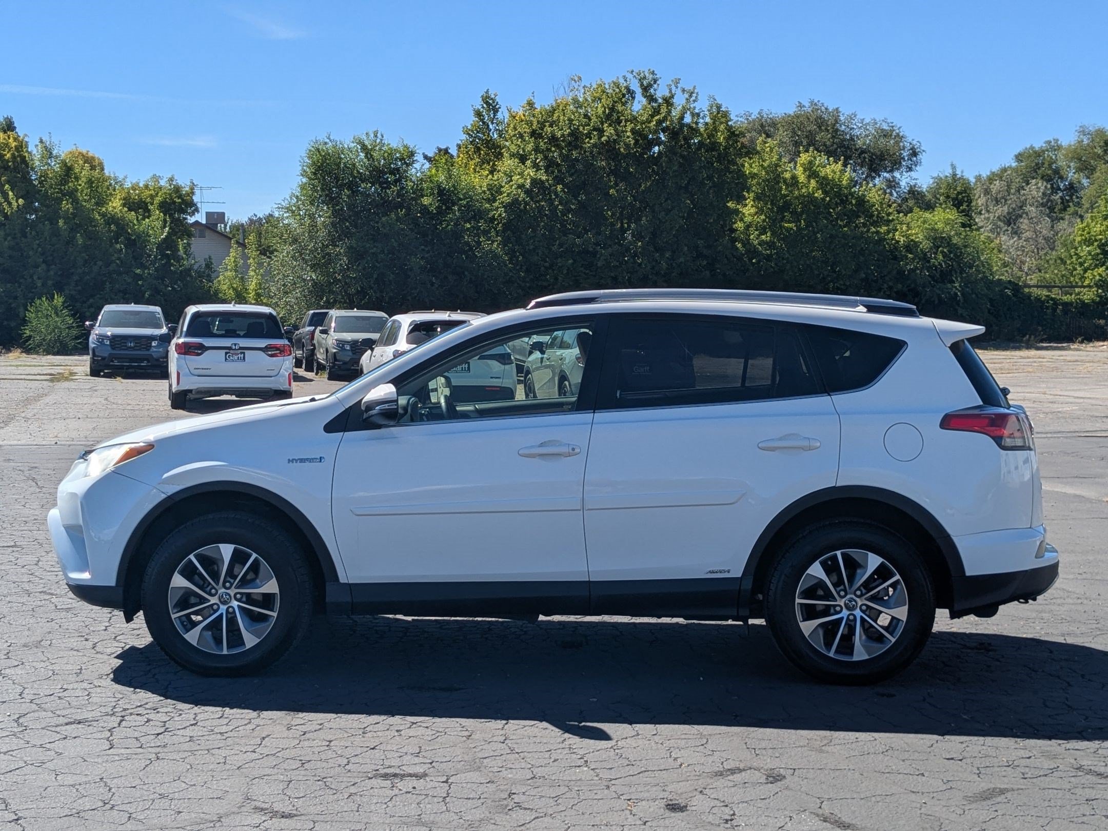 Used 2018 Toyota RAV4 XLE AWD/4WD image 9