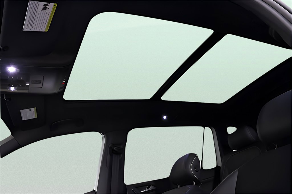 Used 2023 Volkswagen Tiguan SE R-Line image 45