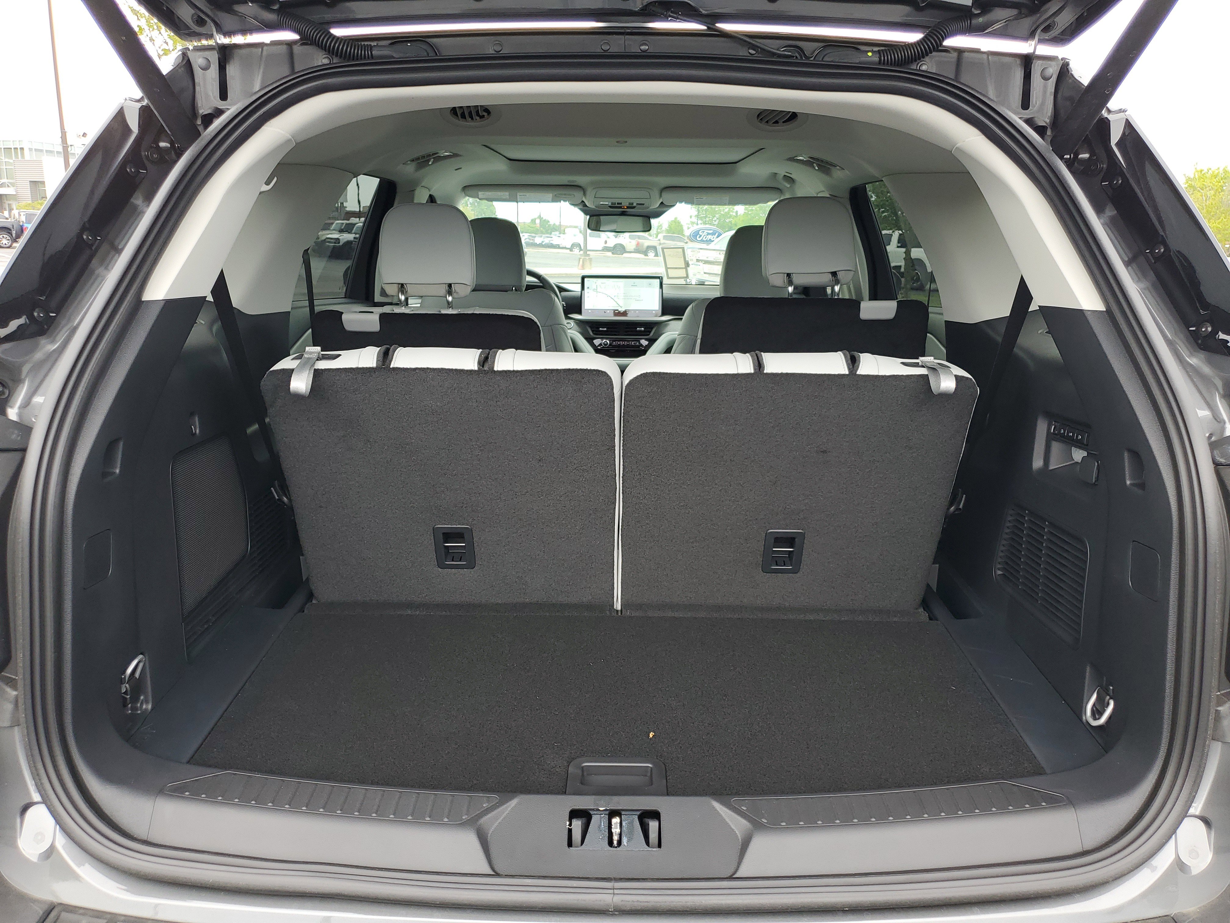 New 2026 Ford Explorer Platinum w/ LUX Leather Package AWD/4WD image 10