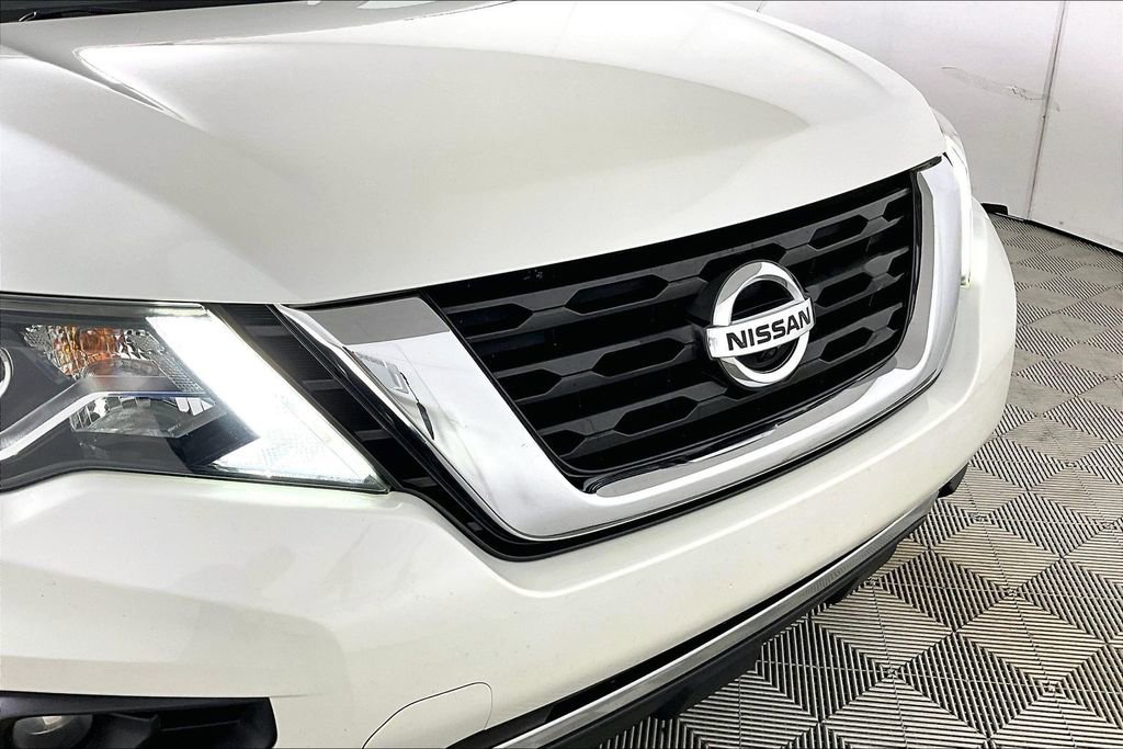 Used 2018 Nissan Pathfinder Platinum image 31