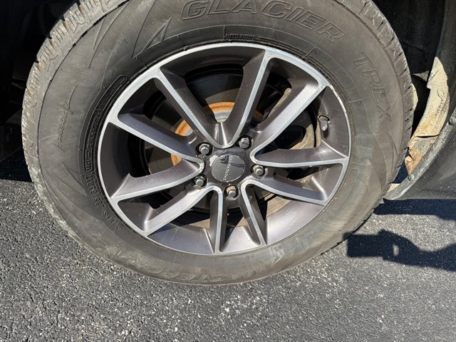 Used 2017 Dodge Grand Caravan SE image 12