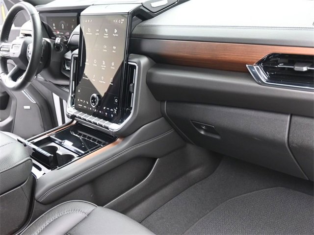 Used 2025 GMC Yukon XL Denali image 29