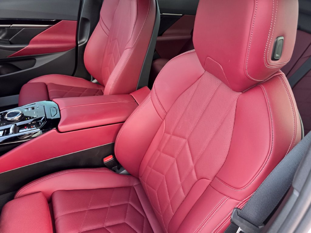 Certified 2025 BMW 530i RWD image 12