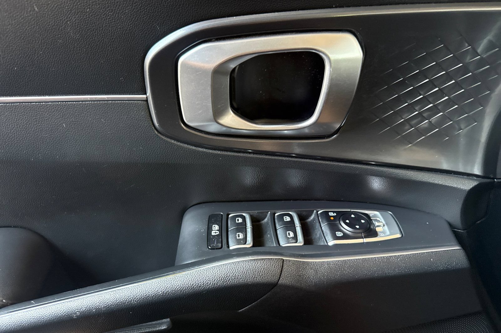 Used 2025 Kia Sorento S AWD/4WD image 11