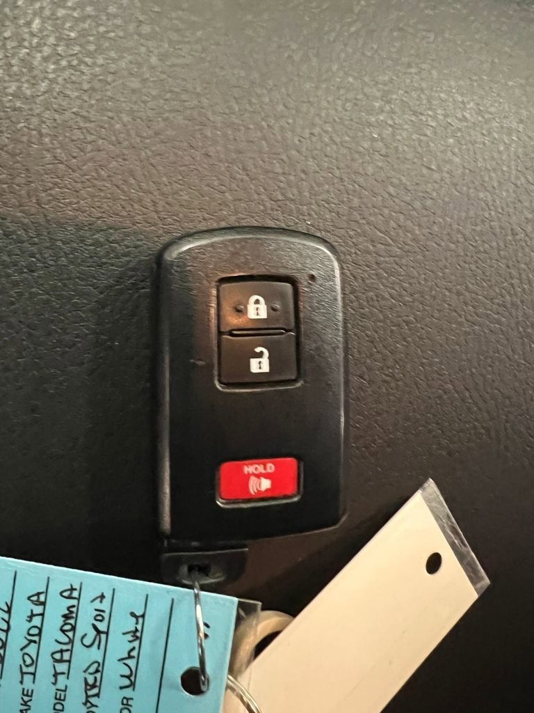 Used 2022 Toyota Tacoma TRD Sport w/ Technology Package image 30