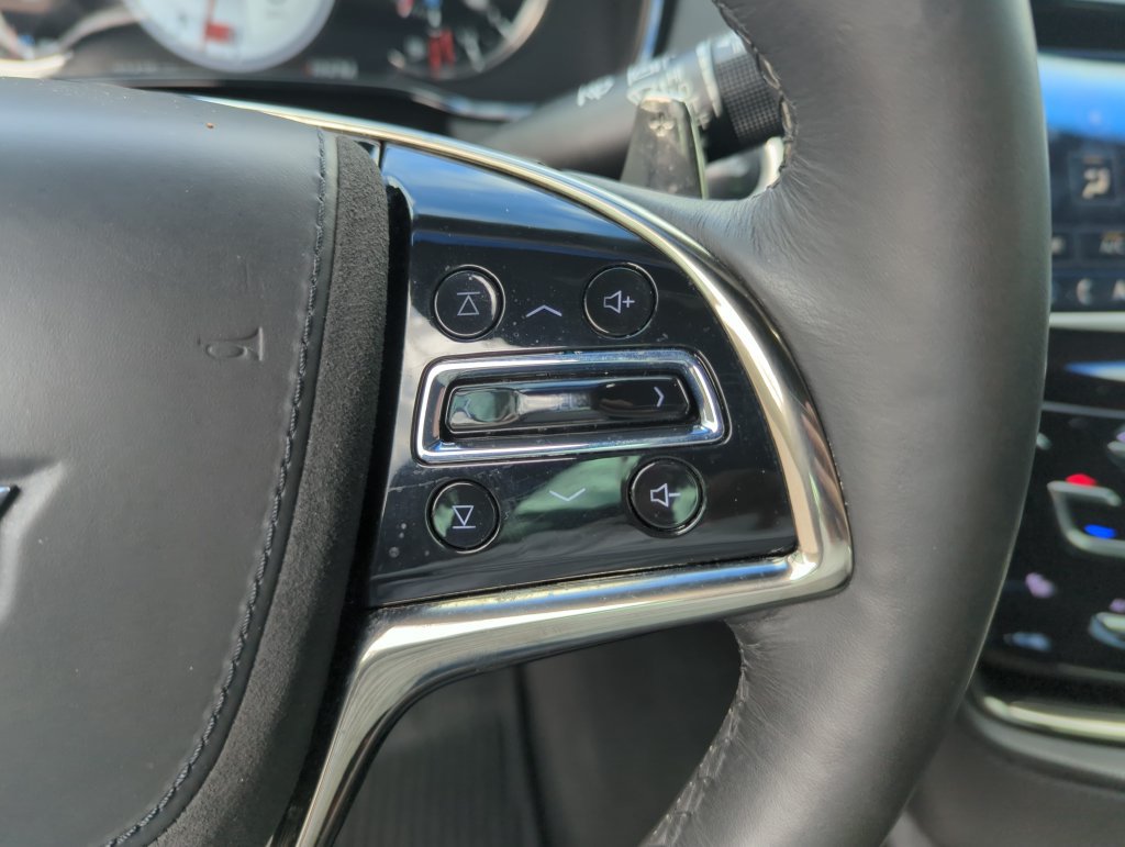 Used 2018 Cadillac CTS V w/ Luxury Package RWD image 23