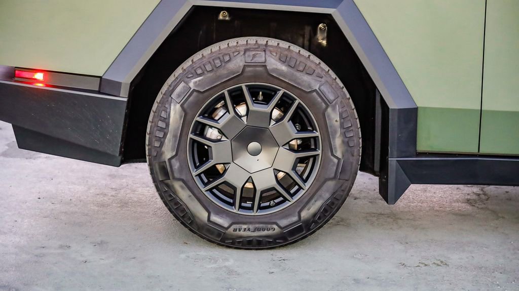 Used 2024 Tesla Cybertruck AWD Crew Cab image 12