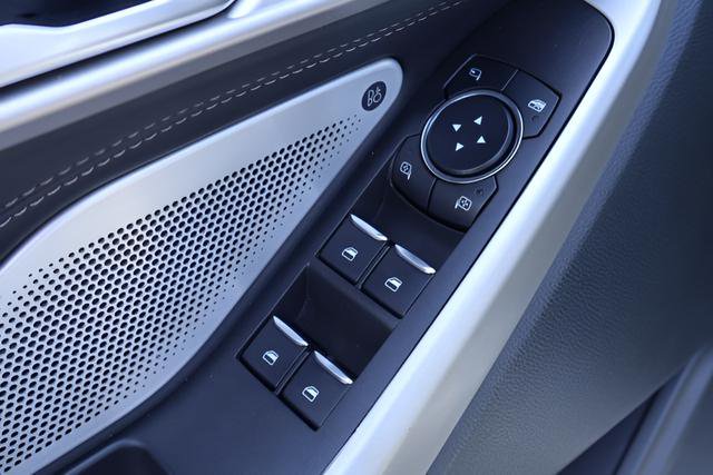 Used 2023 Ford Explorer Limited w/ Limited Technology Package RWD image 13