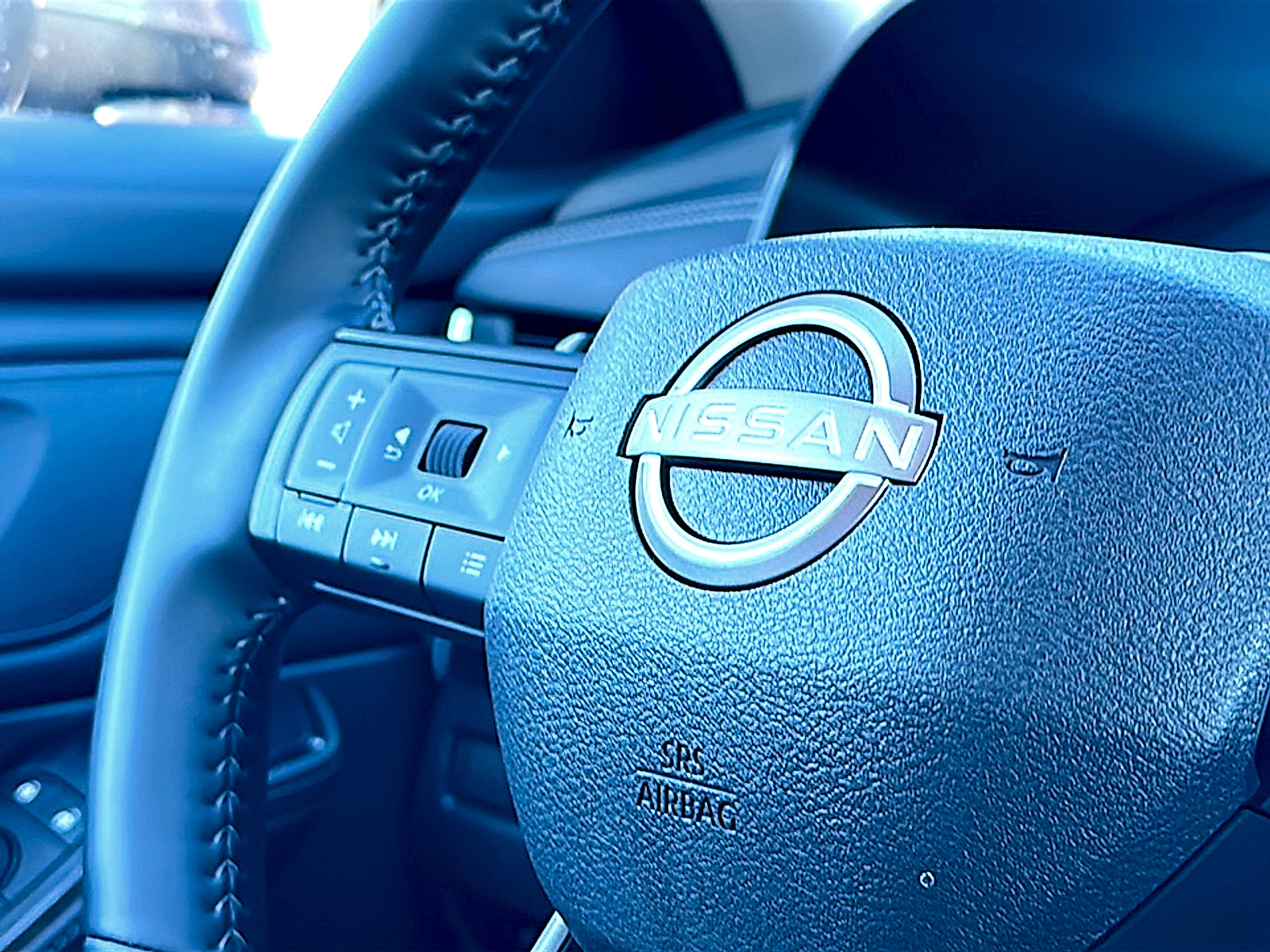 Used 2025 Nissan Rogue SV image 30