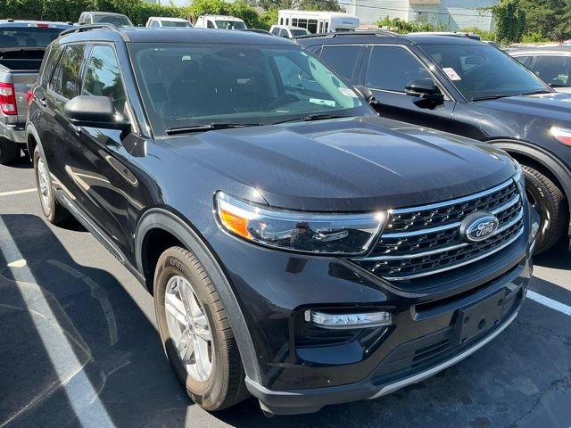 Used 2024 Ford Explorer XLT w/ Equipment Group 202A RWD image 3