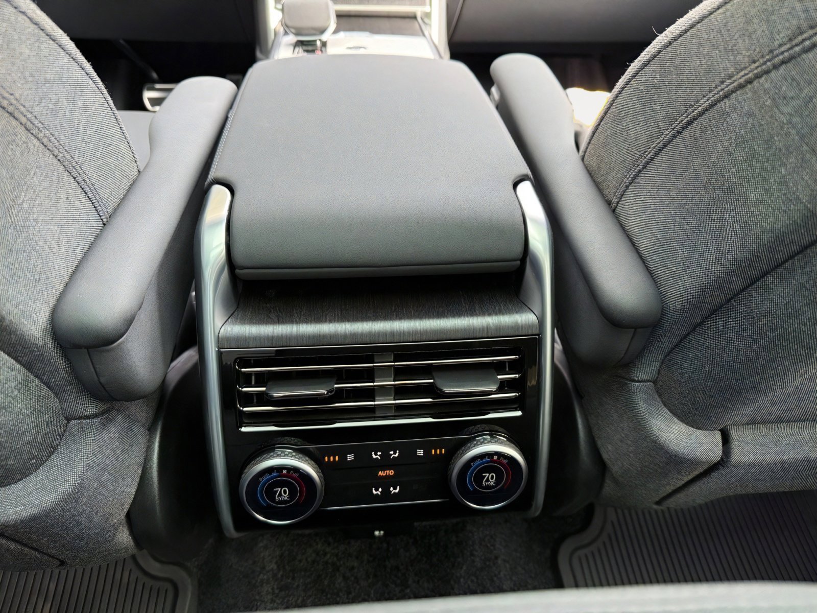 New 2025 Land Rover Range Rover SE image 15