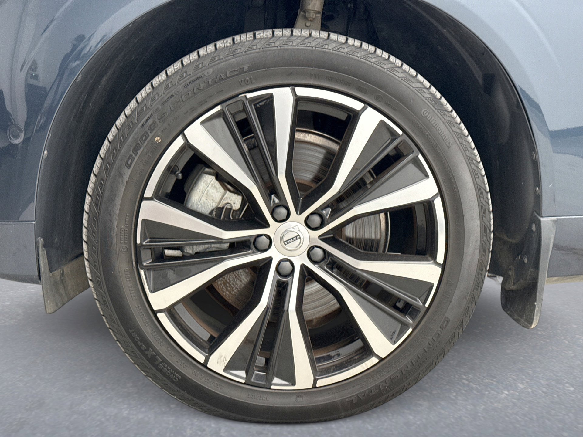 Used 2023 Volvo XC60 T8 Plus w/ Climate Package image 26