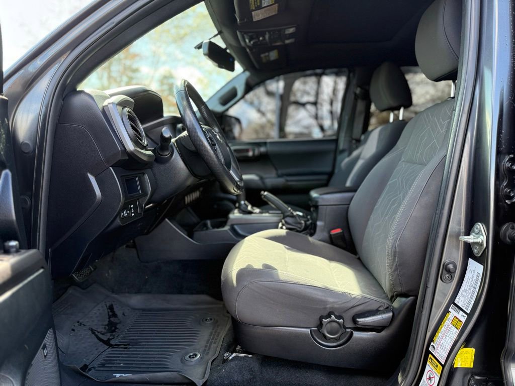 Used 2016 Toyota Tacoma TRD Off-Road image 12