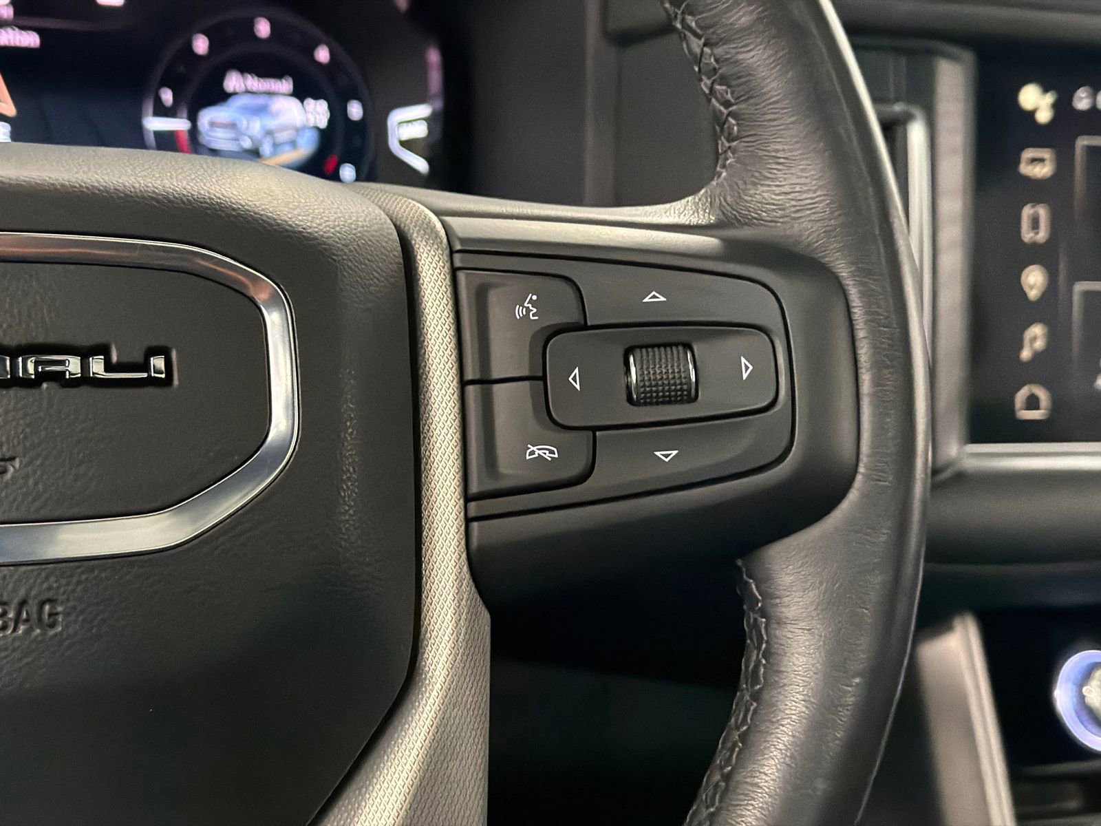 Used 2022 GMC Yukon XL Denali image 27