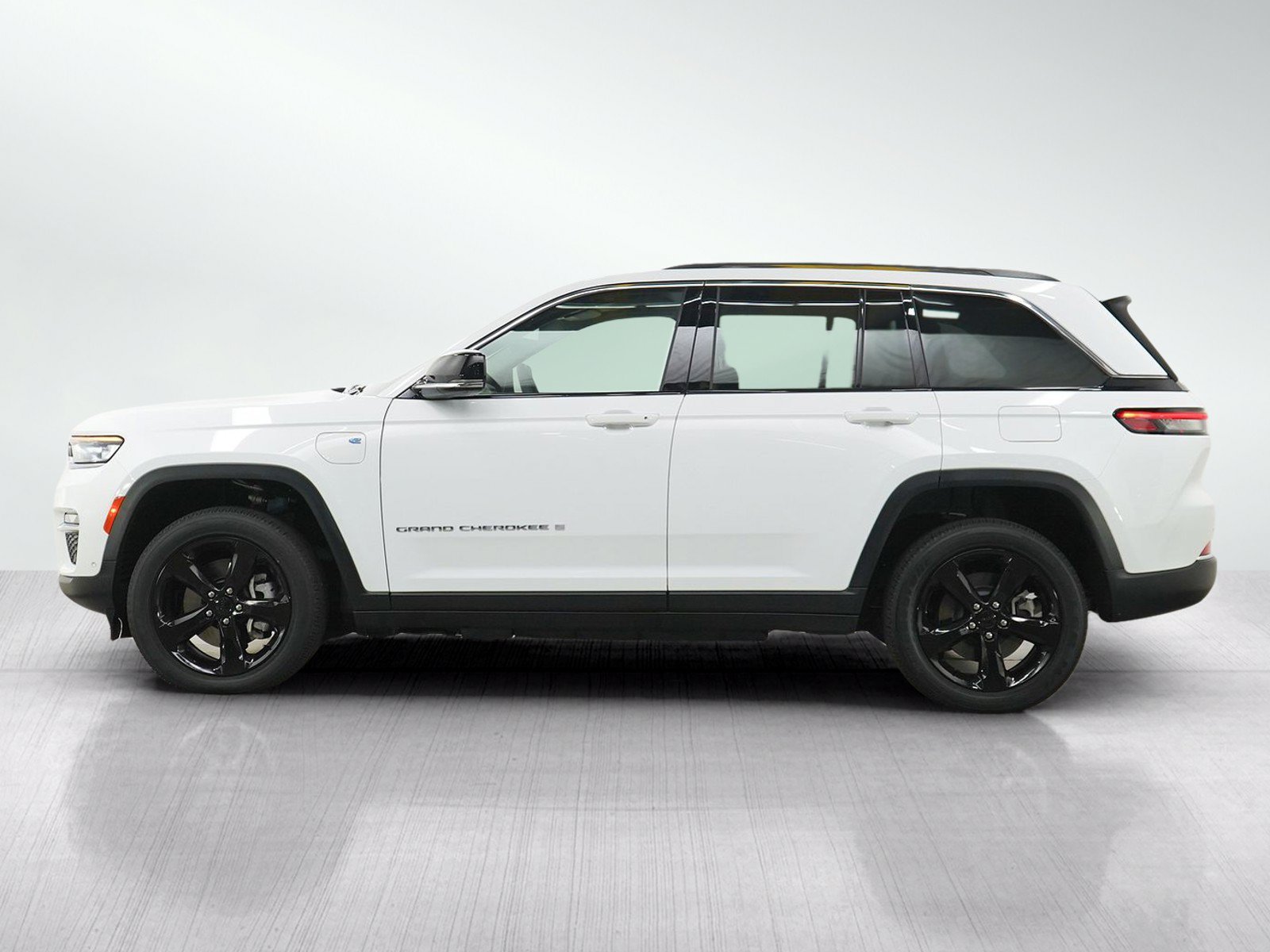 Used 2022 Jeep Grand Cherokee Limited 4xe w/ Luxury Tech Group II AWD/4WD image 2