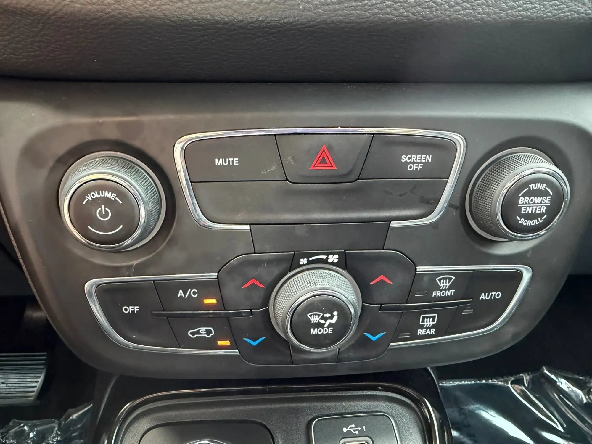 Used 2019 Jeep Compass Latitude AWD/4WD image 24