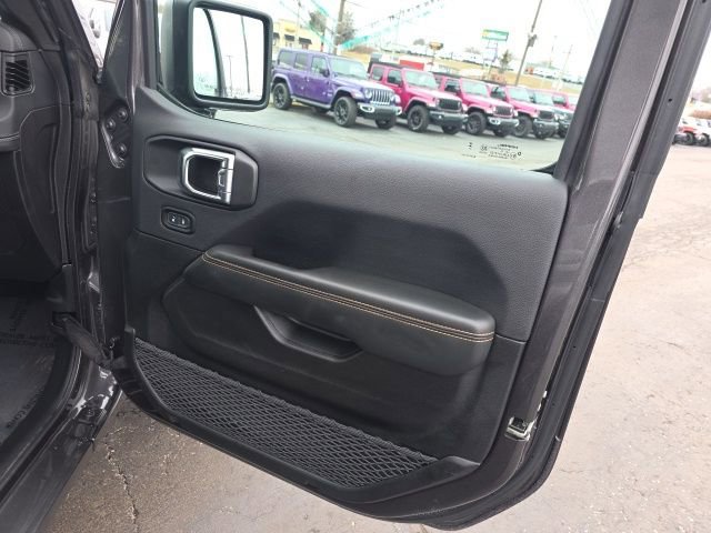 Used 2025 Jeep Wrangler Unlimited Sahara w/ Safety Group image 40