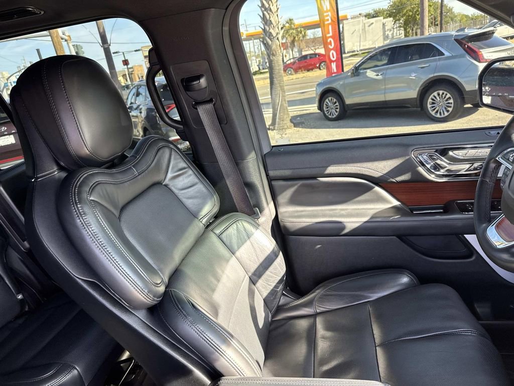 Used 2020 Lincoln Navigator Reserve w/ Equipment Group 208A Reserve image 11