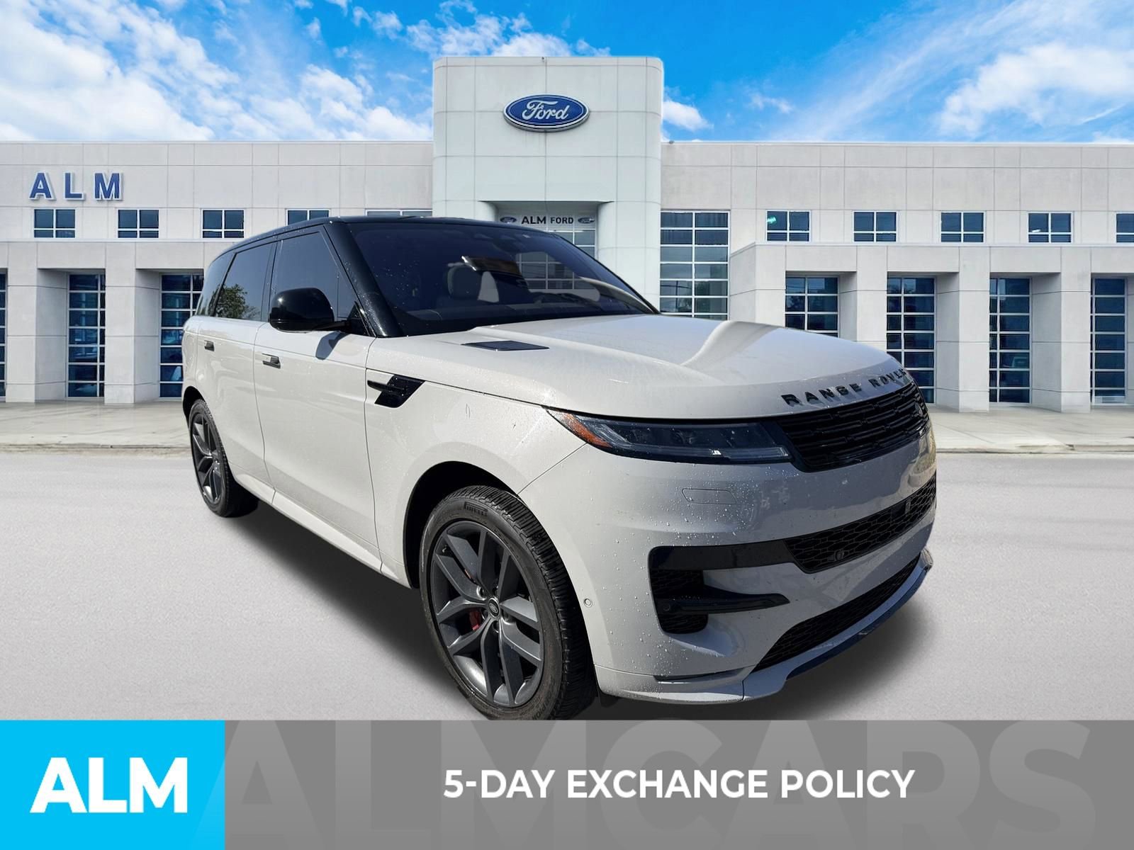 Used 2023 Land Rover Range Rover Sport SE Dynamic image 3