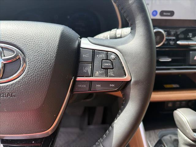 Used 2024 Toyota Highlander Platinum AWD/4WD image 16