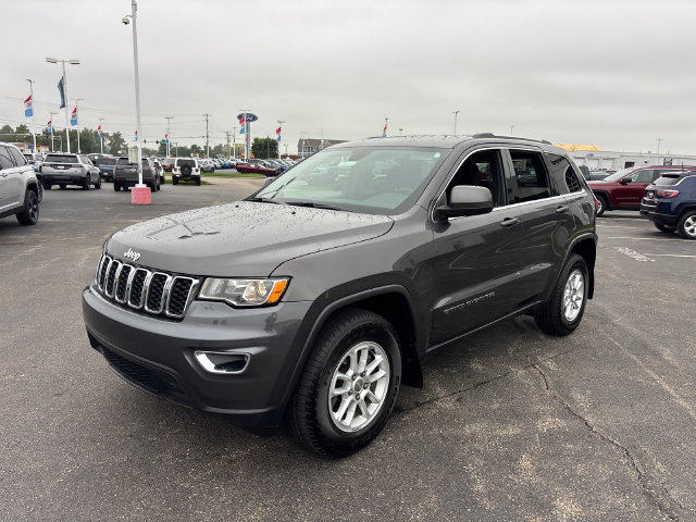Used 2019 Jeep Grand Cherokee Laredo AWD/4WD image 3