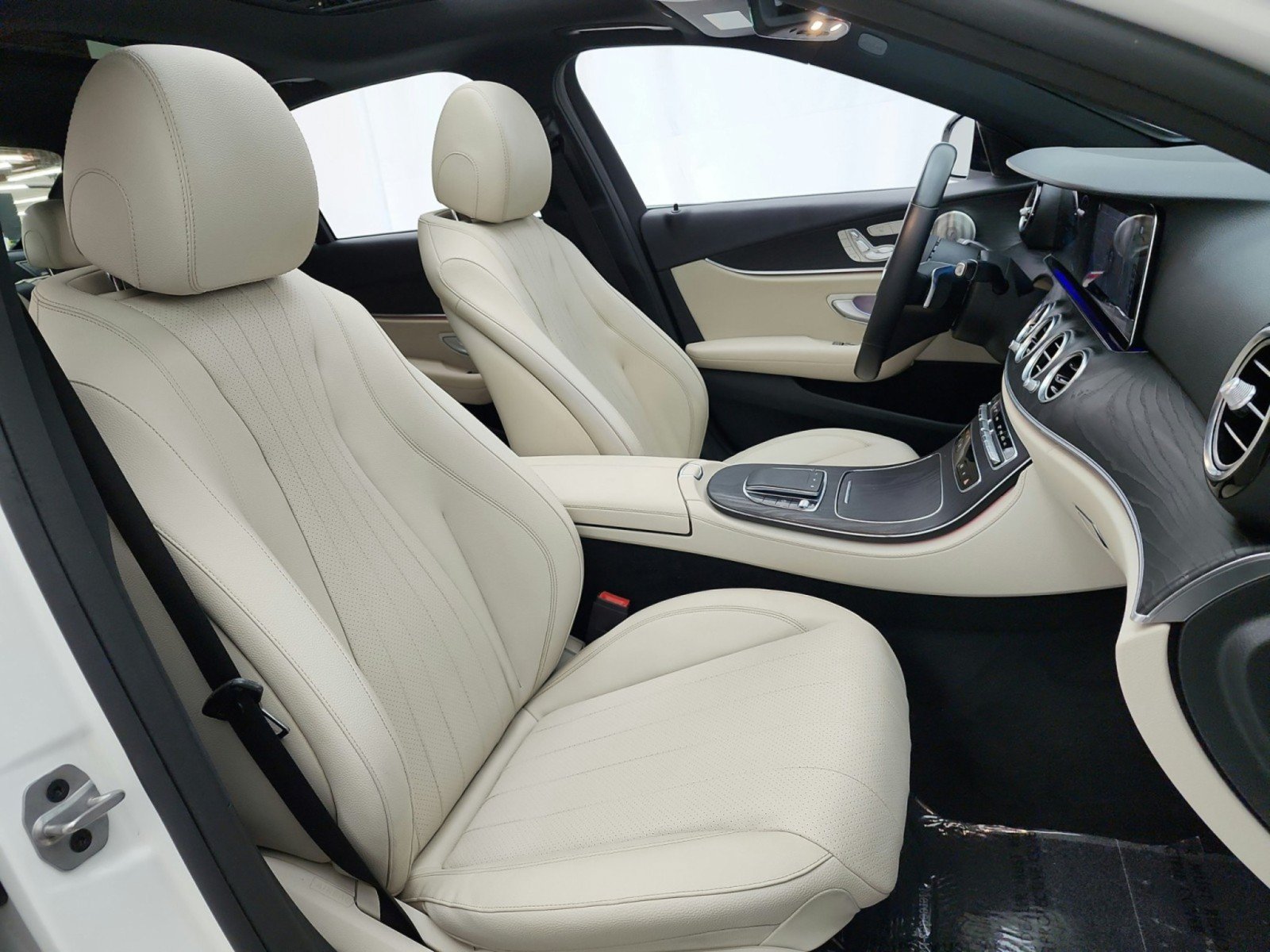 Used 2021 Mercedes-Benz E 350 Sedan image 19
