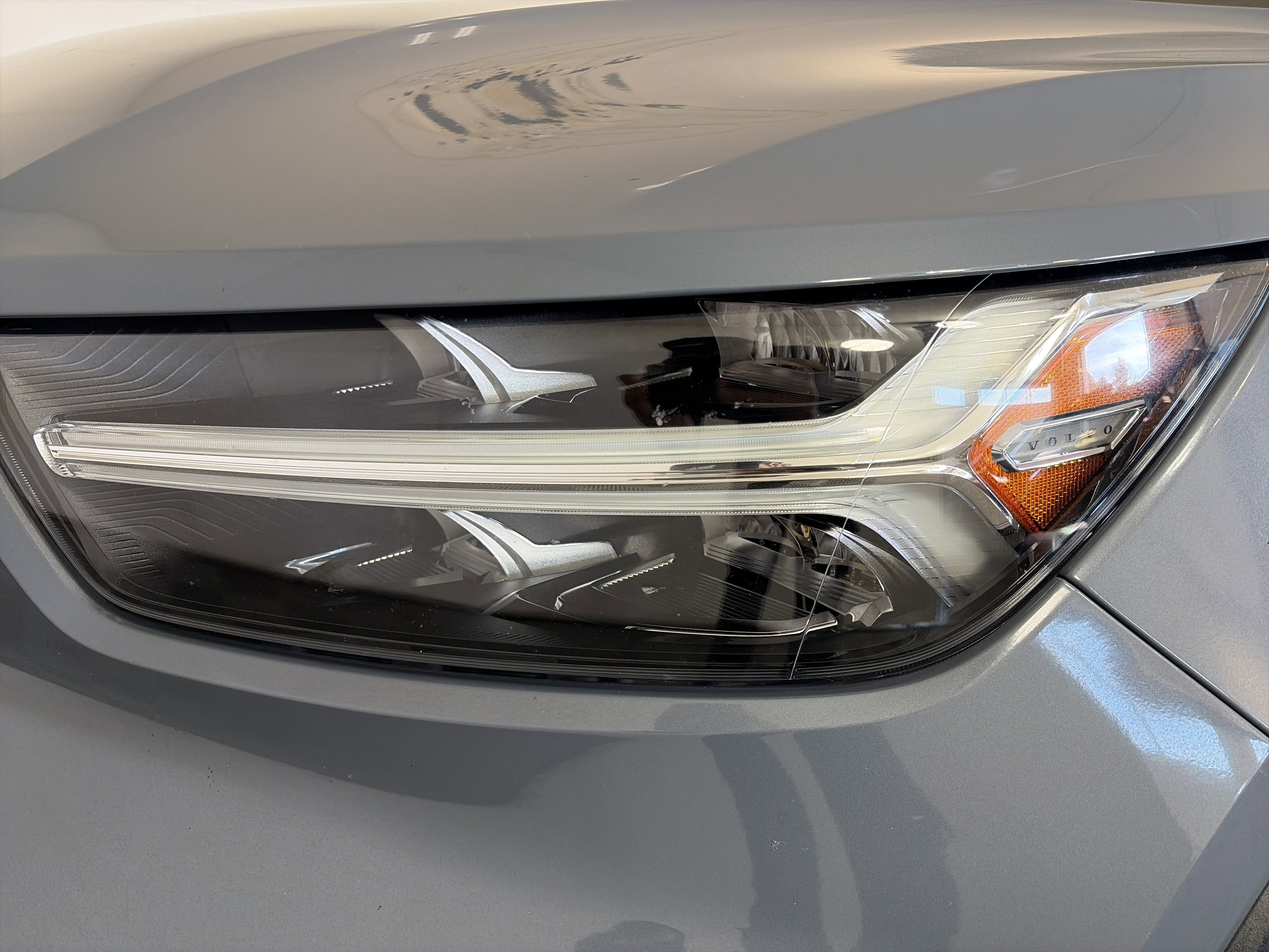 Used 2021 Volvo XC40 T5 Momentum w/ Premium Package image 9