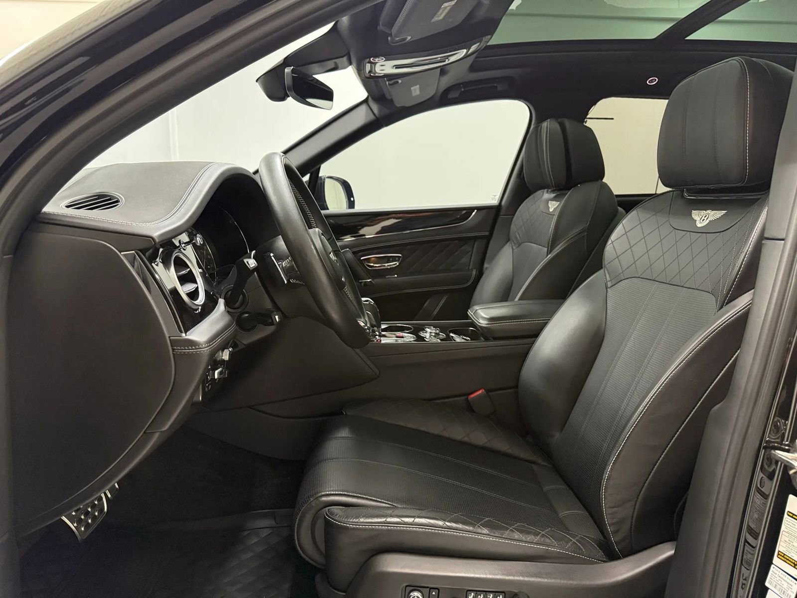 Used 2018 Bentley Bentayga image 14