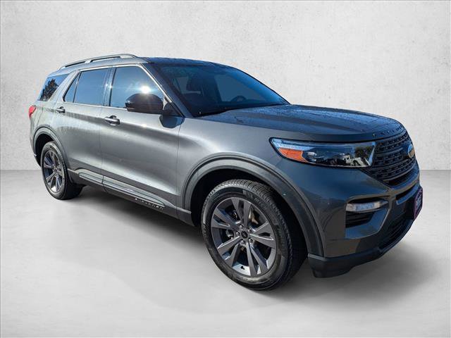 Used 2023 Ford Explorer XLT w/ Equipment Group 202A AWD/4WD image 3