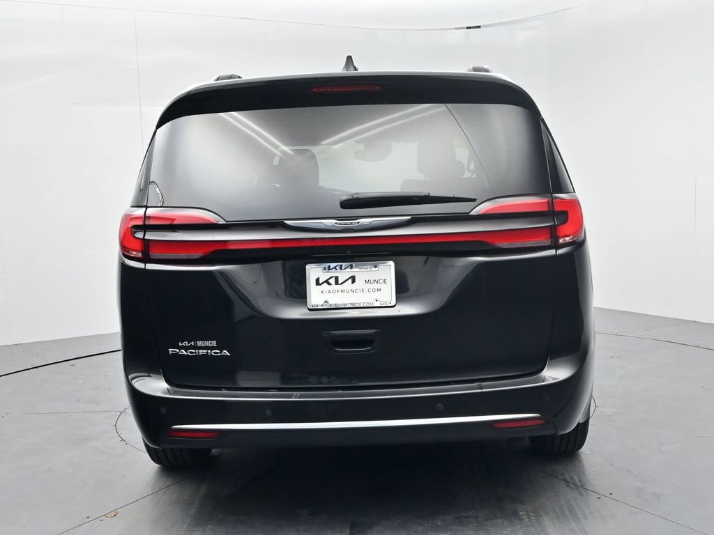 Used 2022 Chrysler Pacifica Touring-L image 7